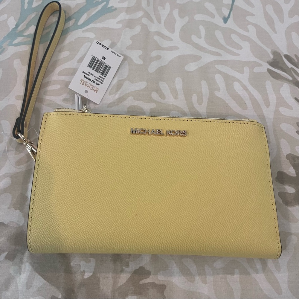 Micheal Kors wristlet